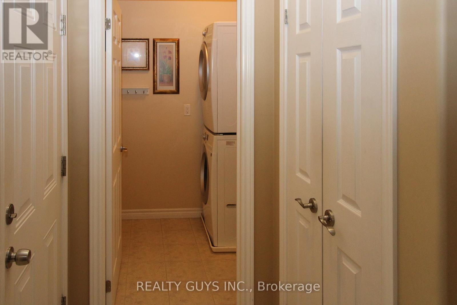 98 Village Crescent, Peterborough West (South), Ontario  K9J 0A9 - Photo 13 - X12028155
