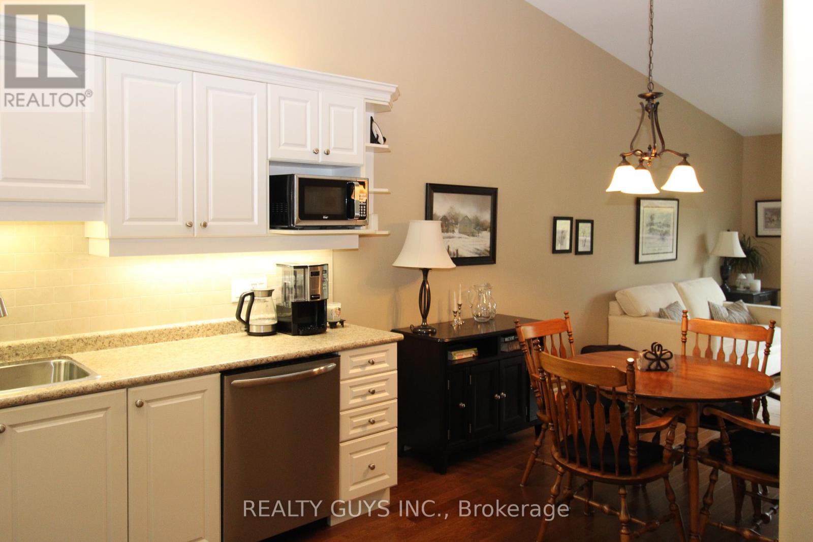 98 Village Crescent, Peterborough West (South), Ontario  K9J 0A9 - Photo 15 - X12028155