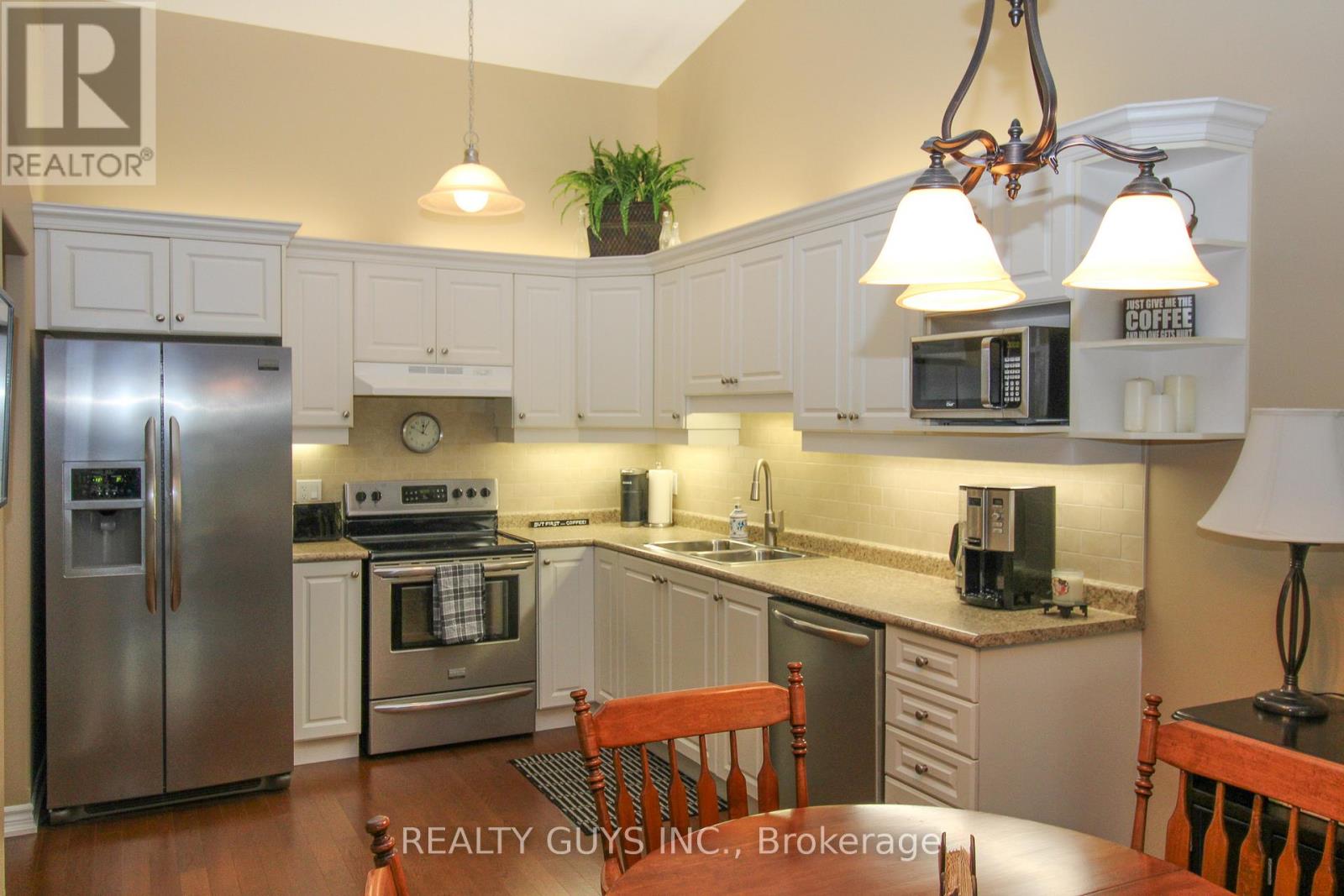 98 Village Crescent, Peterborough West (South), Ontario  K9J 0A9 - Photo 17 - X12028155