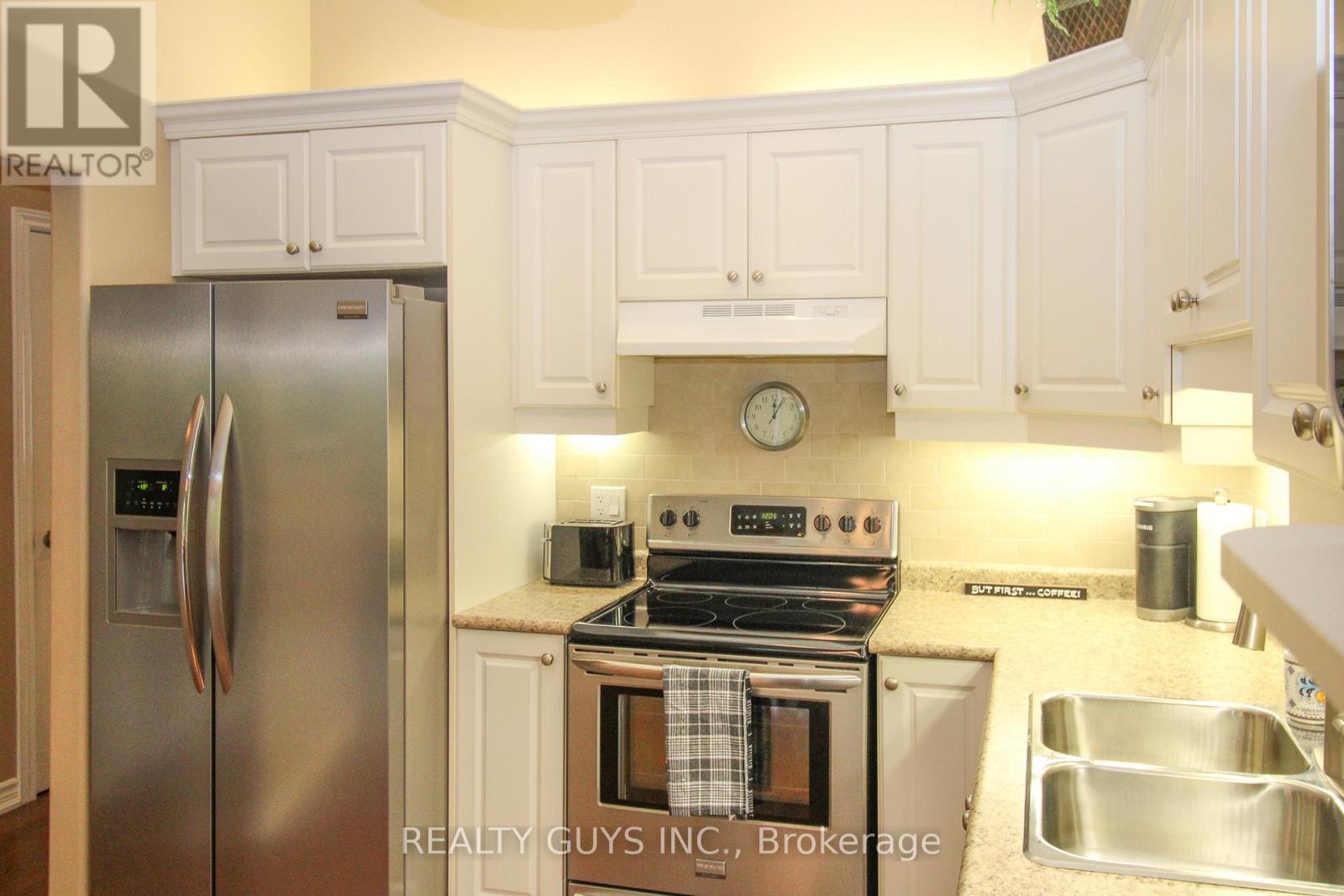 98 Village Crescent, Peterborough West (South), Ontario  K9J 0A9 - Photo 19 - X12028155