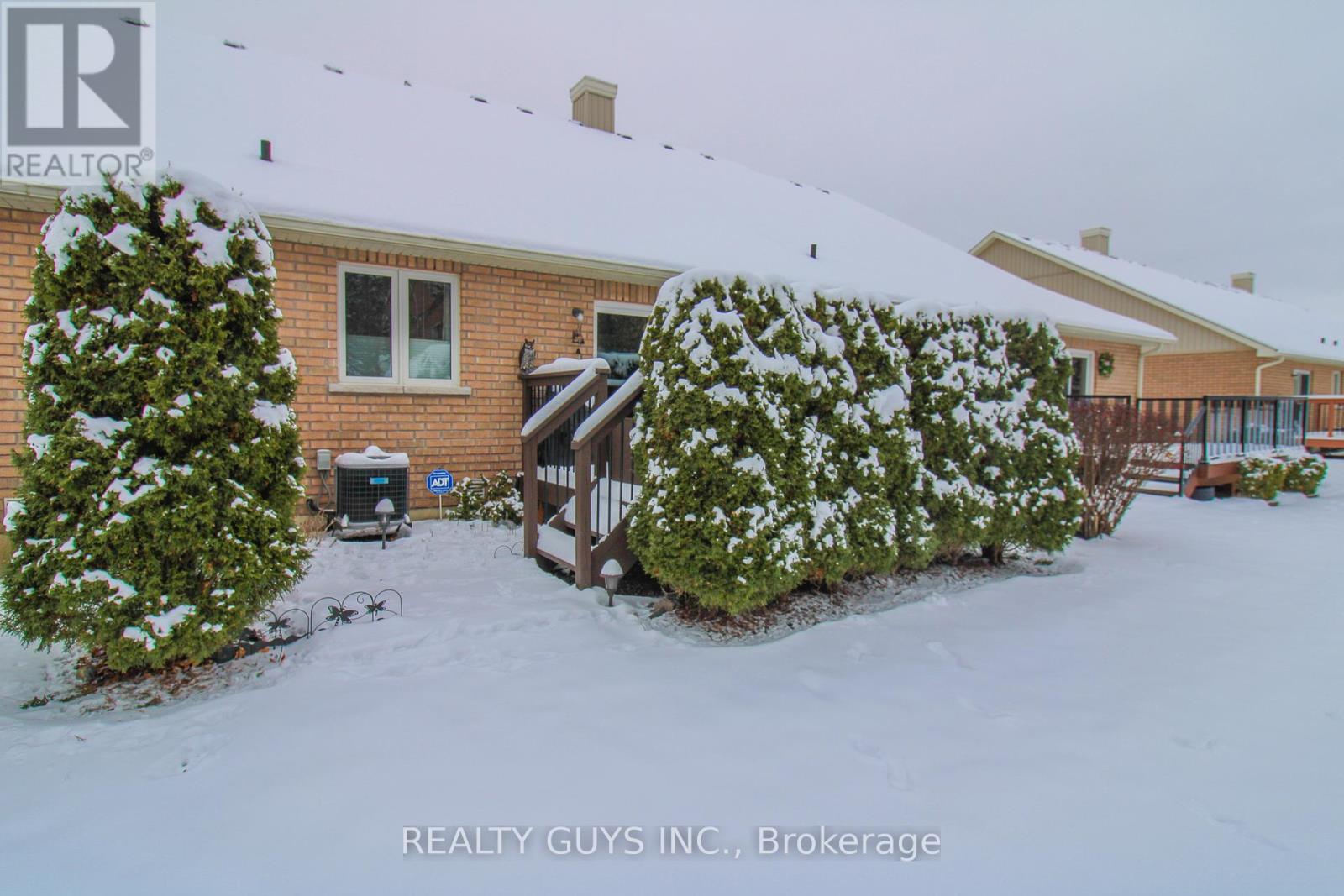 98 Village Crescent, Peterborough West (South), Ontario  K9J 0A9 - Photo 2 - X12028155