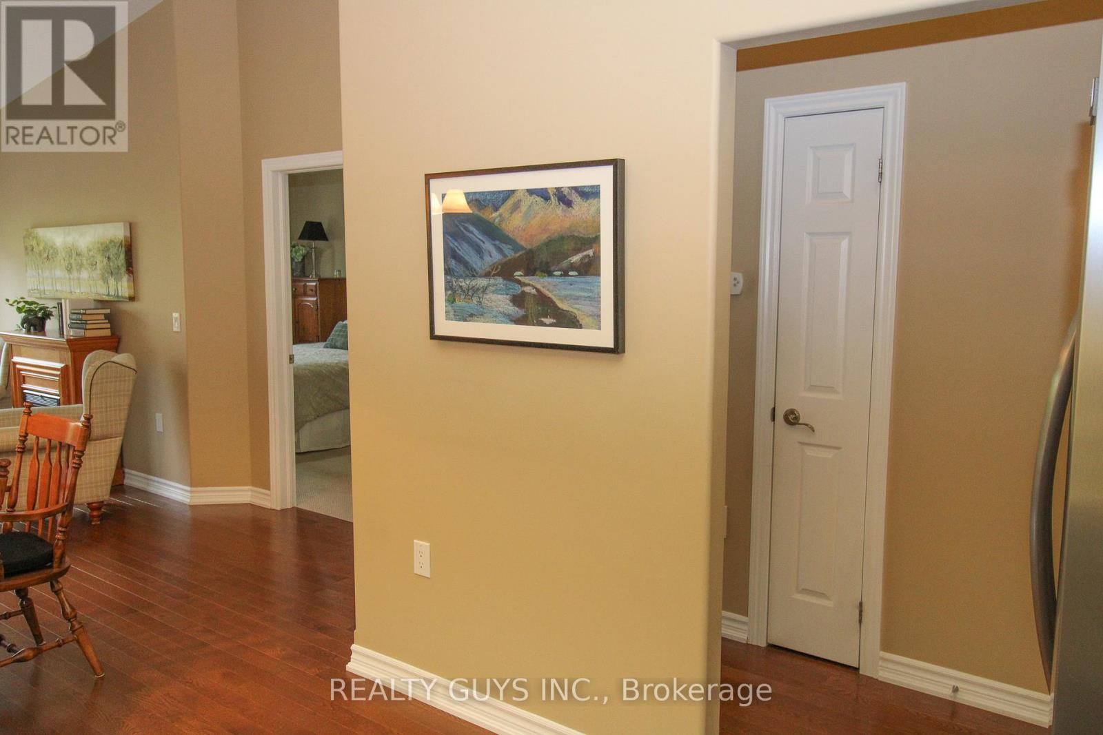 98 Village Crescent, Peterborough West (South), Ontario  K9J 0A9 - Photo 21 - X12028155
