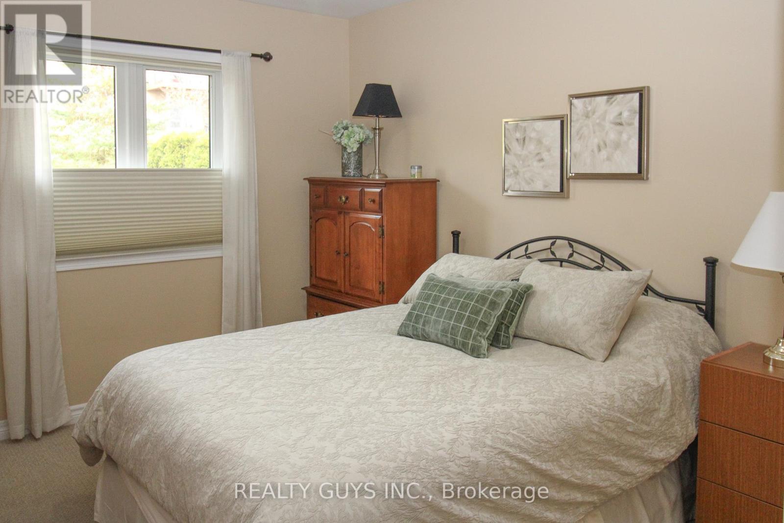 98 Village Crescent, Peterborough West (South), Ontario  K9J 0A9 - Photo 28 - X12028155