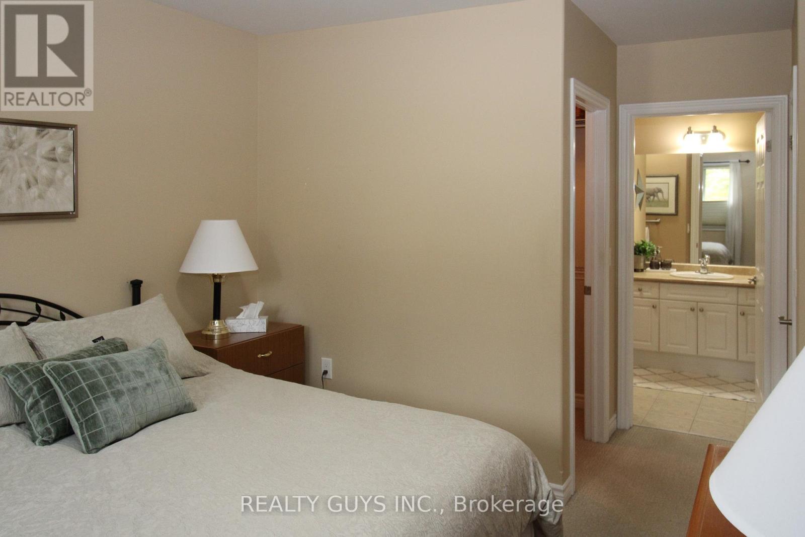 98 Village Crescent, Peterborough West (South), Ontario  K9J 0A9 - Photo 29 - X12028155