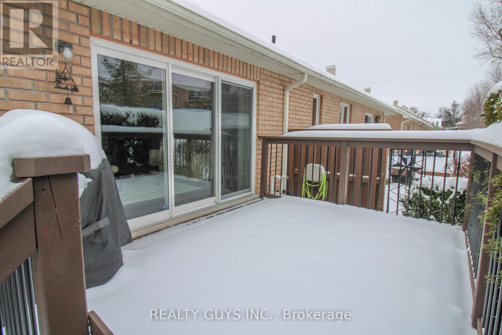 98 Village Crescent, Peterborough West (South), Ontario  K9J 0A9 - Photo 3 - X12028155