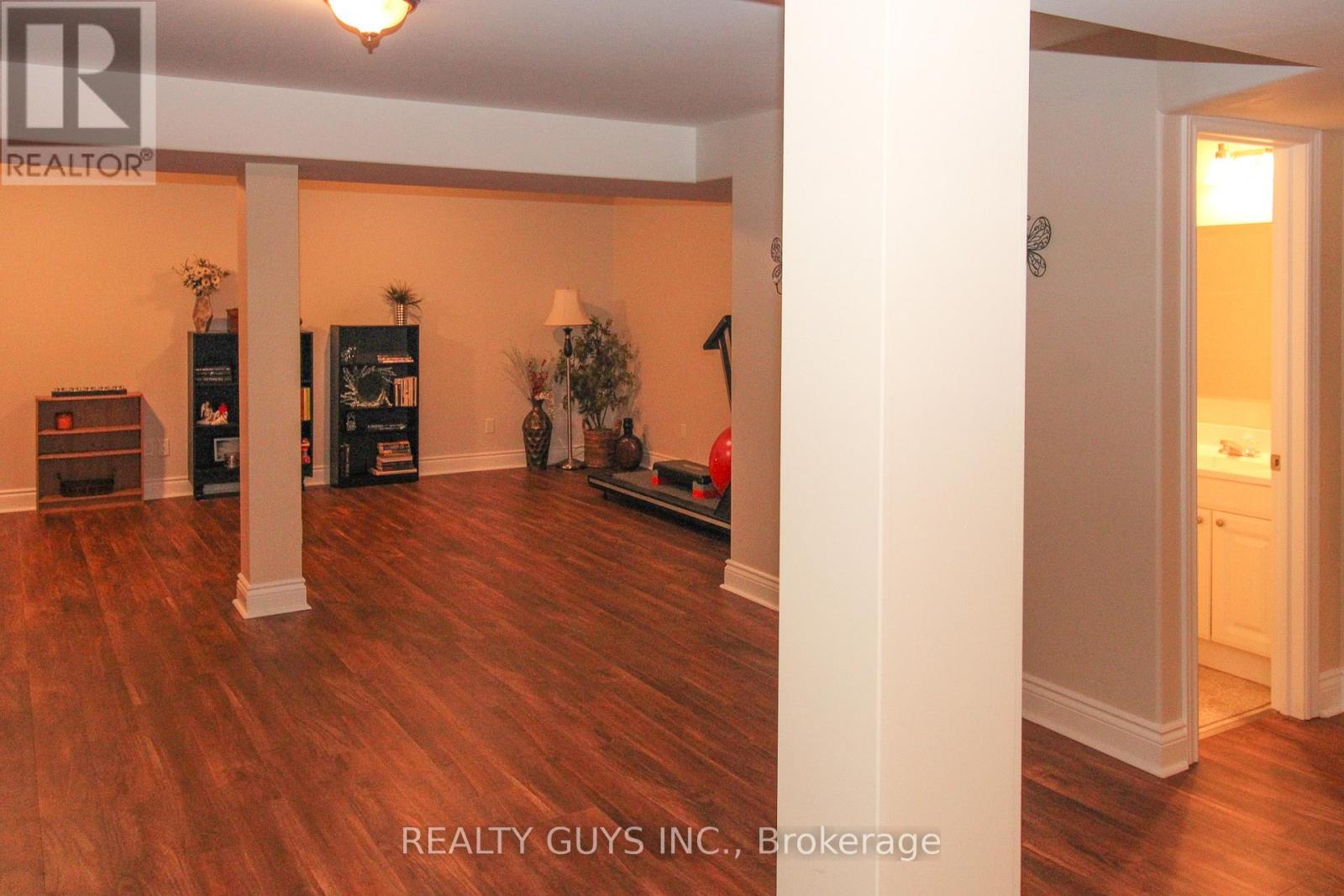 98 Village Crescent, Peterborough West (South), Ontario  K9J 0A9 - Photo 36 - X12028155