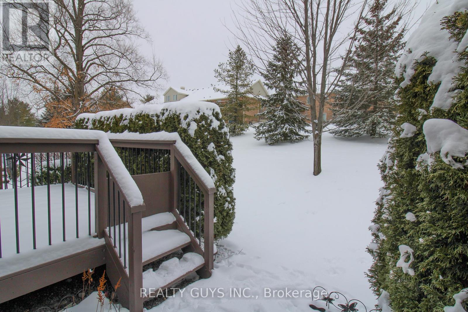 98 Village Crescent, Peterborough West (South), Ontario  K9J 0A9 - Photo 4 - X12028155