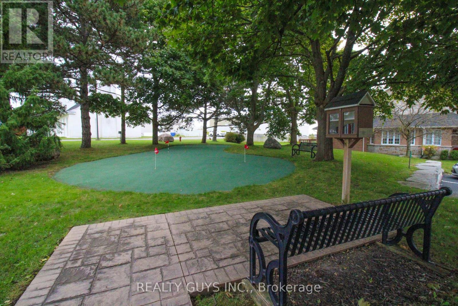 98 Village Crescent, Peterborough West (South), Ontario  K9J 0A9 - Photo 5 - X12028155