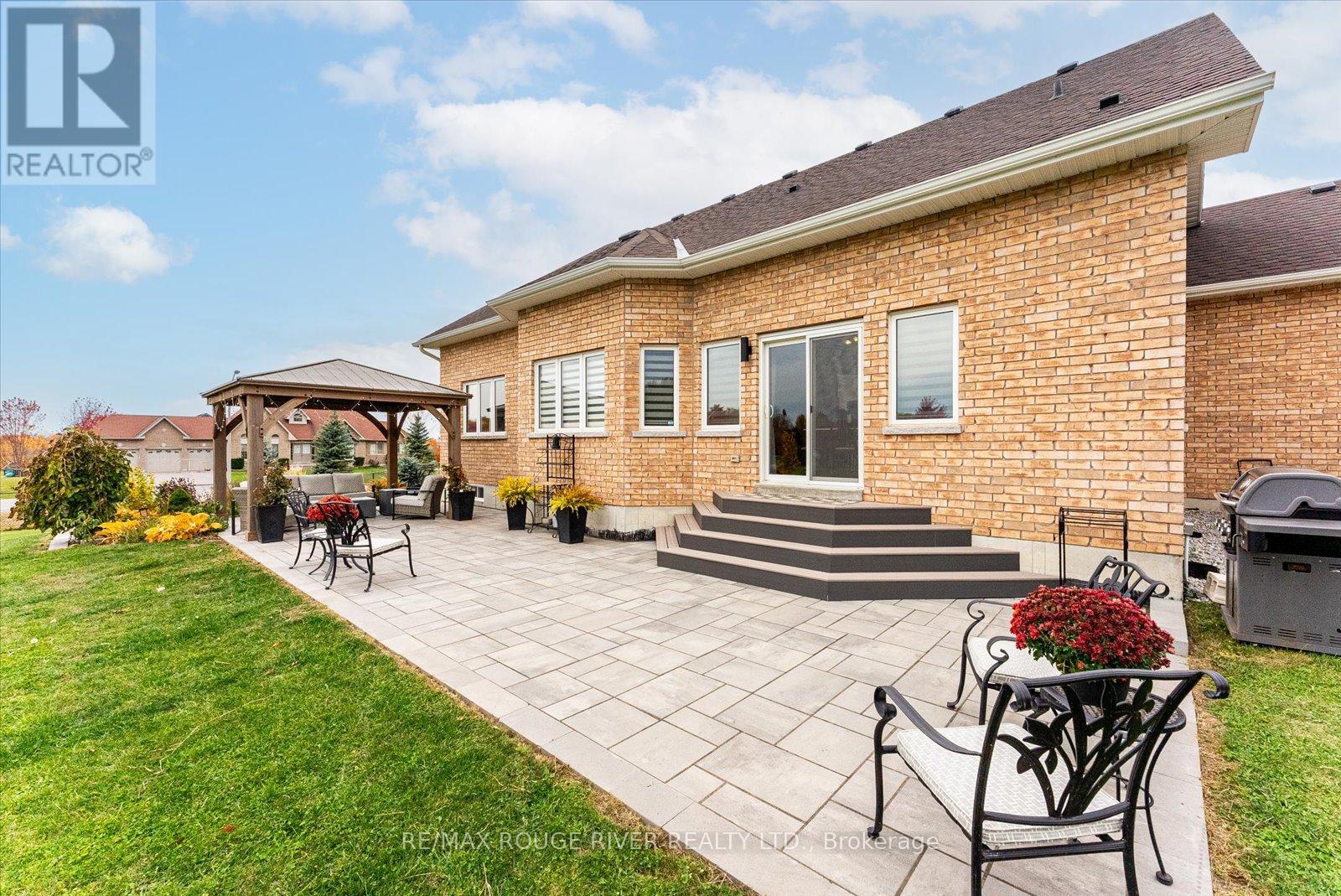 73 Songbird Crescent, Kawartha Lakes (Ops), Ontario  K9V 0A9 - Photo 35 - X12028325