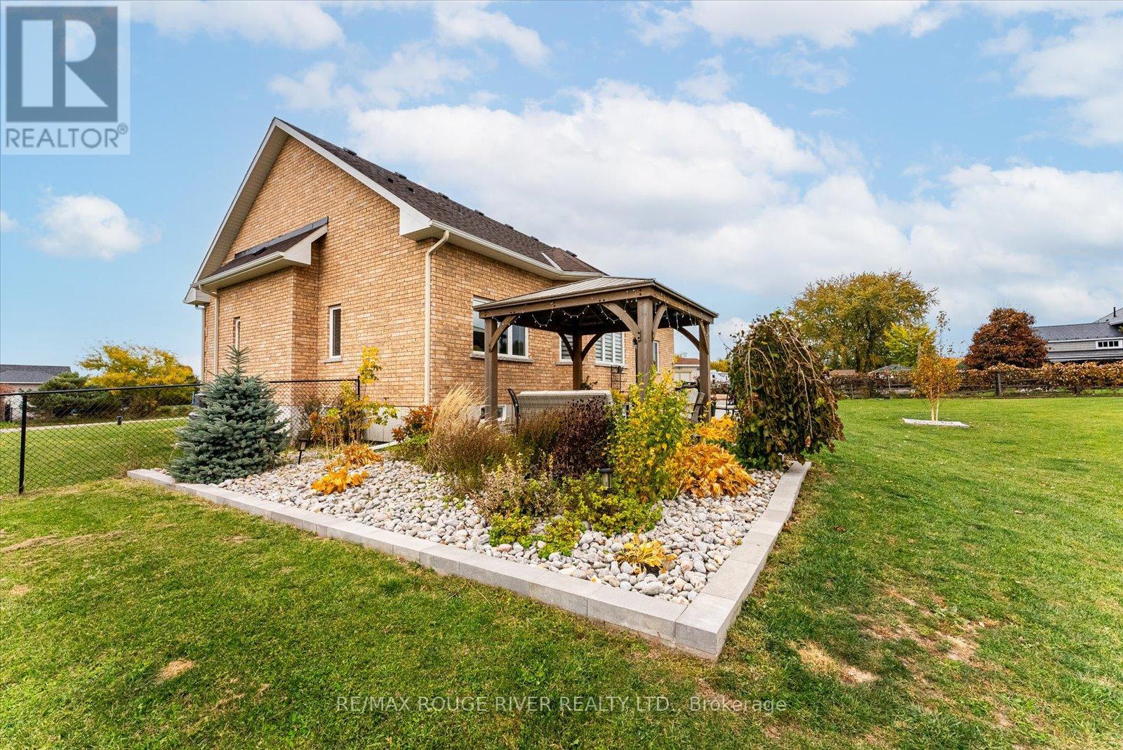 73 Songbird Crescent, Kawartha Lakes (Ops), Ontario  K9V 0A9 - Photo 36 - X12028325