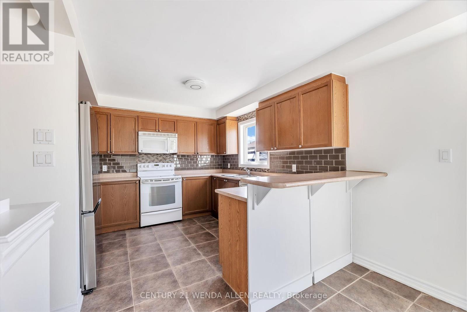 33 Gunsolus Road, Kawartha Lakes (Ops), Ontario  K9V 0E4 - Photo 11 - X12028524
