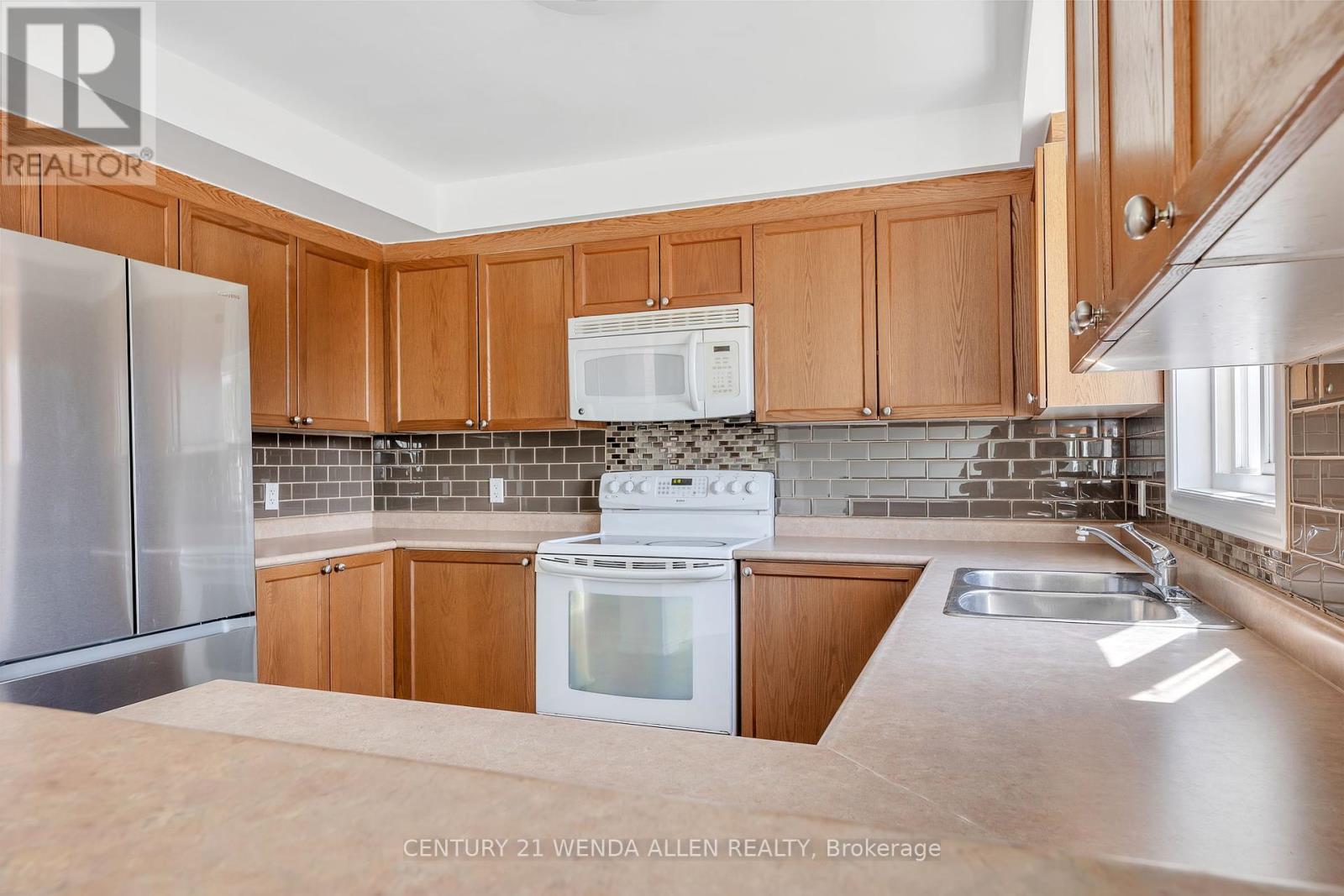 33 Gunsolus Road, Kawartha Lakes (Ops), Ontario  K9V 0E4 - Photo 13 - X12028524