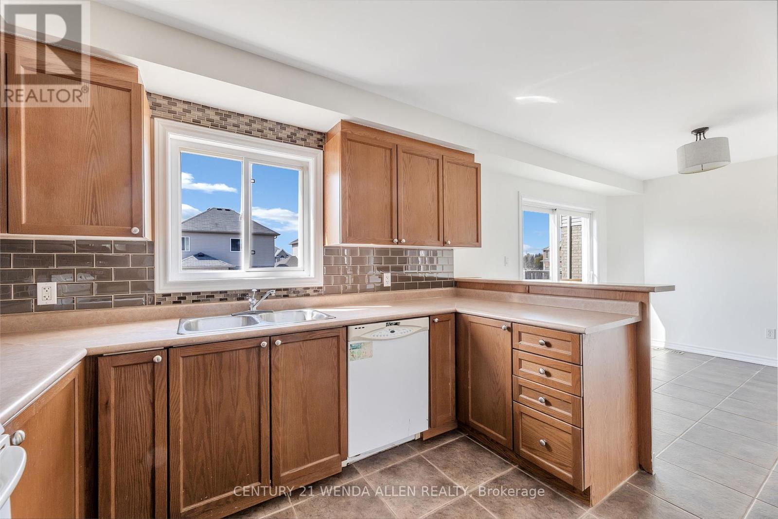 33 Gunsolus Road, Kawartha Lakes (Ops), Ontario  K9V 0E4 - Photo 14 - X12028524