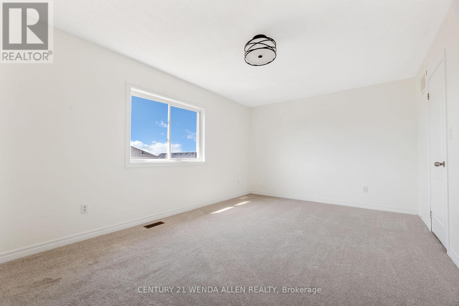 33 Gunsolus Road, Kawartha Lakes (Ops), Ontario  K9V 0E4 - Photo 21 - X12028524