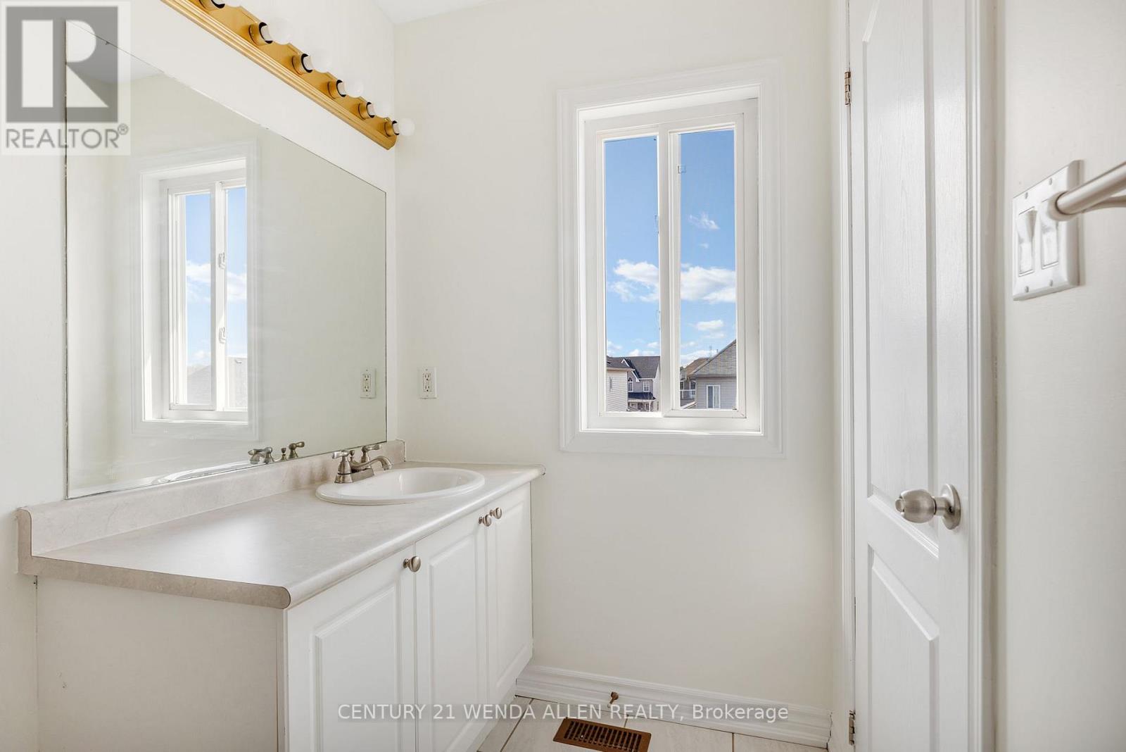 33 Gunsolus Road, Kawartha Lakes (Ops), Ontario  K9V 0E4 - Photo 25 - X12028524