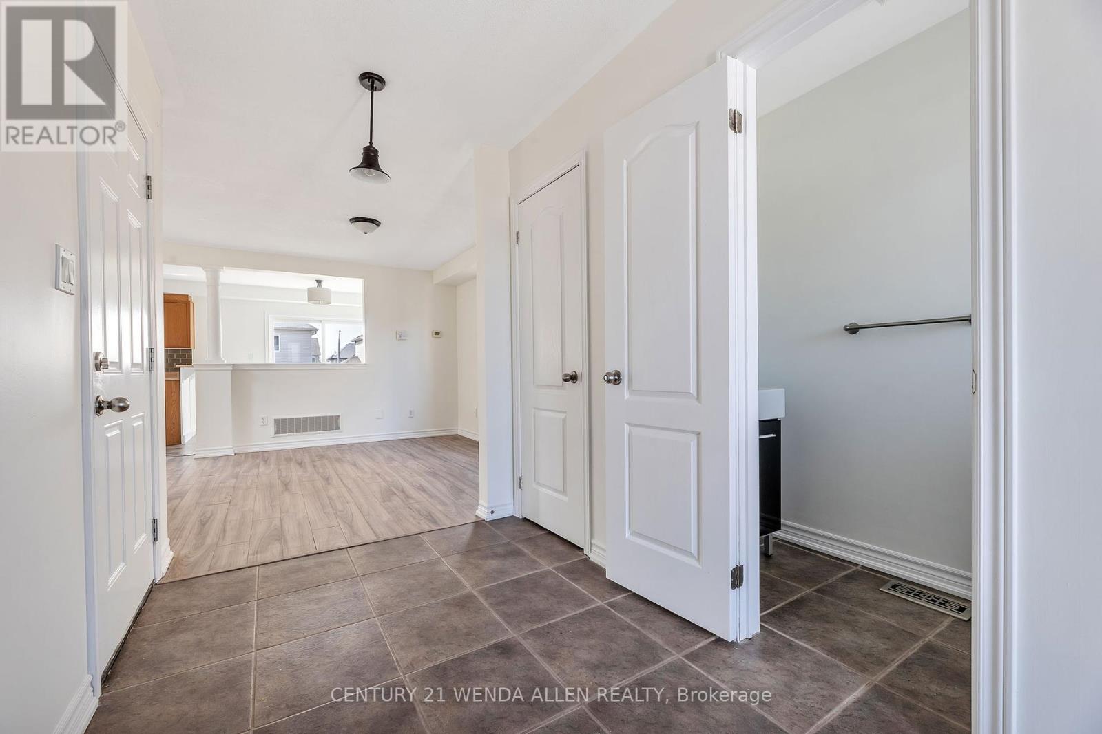 33 Gunsolus Road, Kawartha Lakes (Ops), Ontario  K9V 0E4 - Photo 3 - X12028524