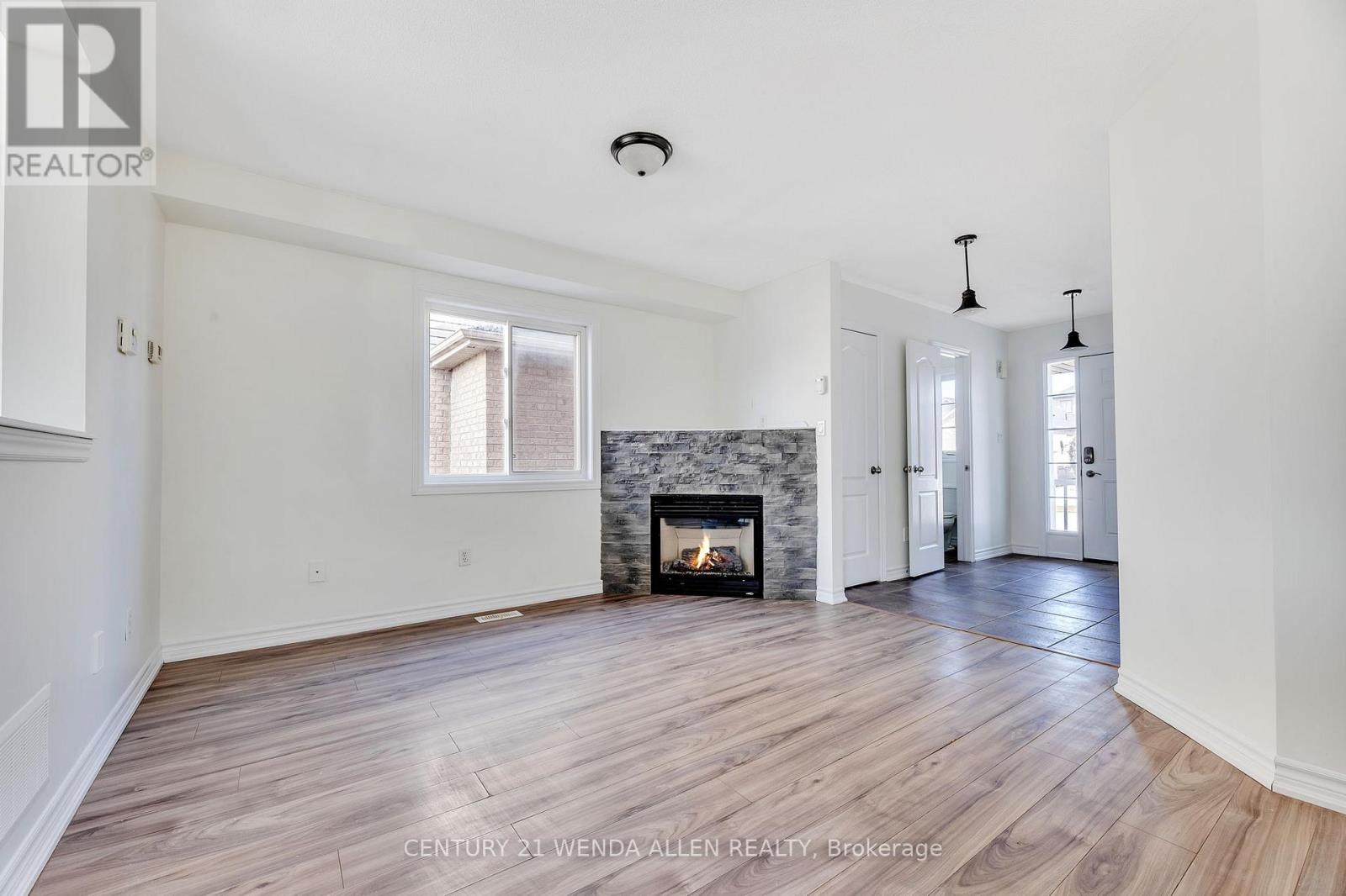 33 Gunsolus Road, Kawartha Lakes (Ops), Ontario  K9V 0E4 - Photo 6 - X12028524