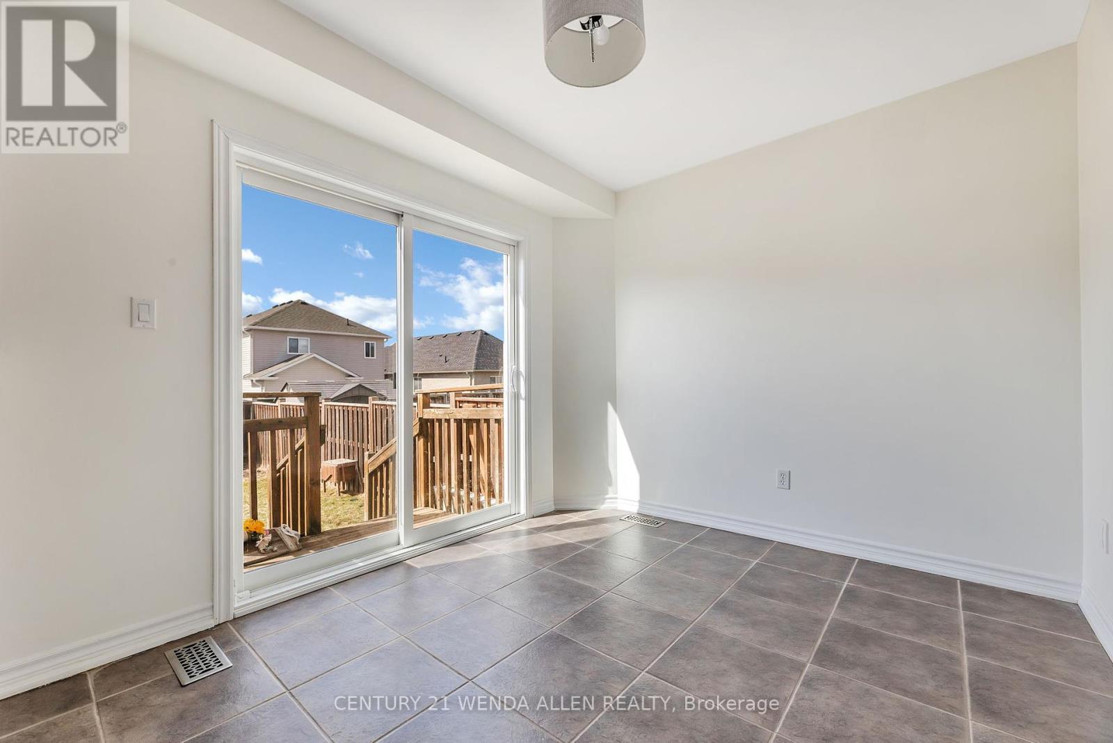 33 Gunsolus Road, Kawartha Lakes (Ops), Ontario  K9V 0E4 - Photo 8 - X12028524