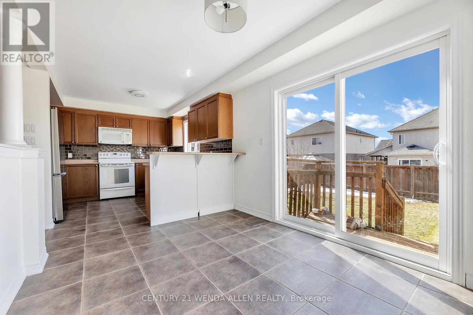 33 Gunsolus Road, Kawartha Lakes (Ops), Ontario  K9V 0E4 - Photo 9 - X12028524