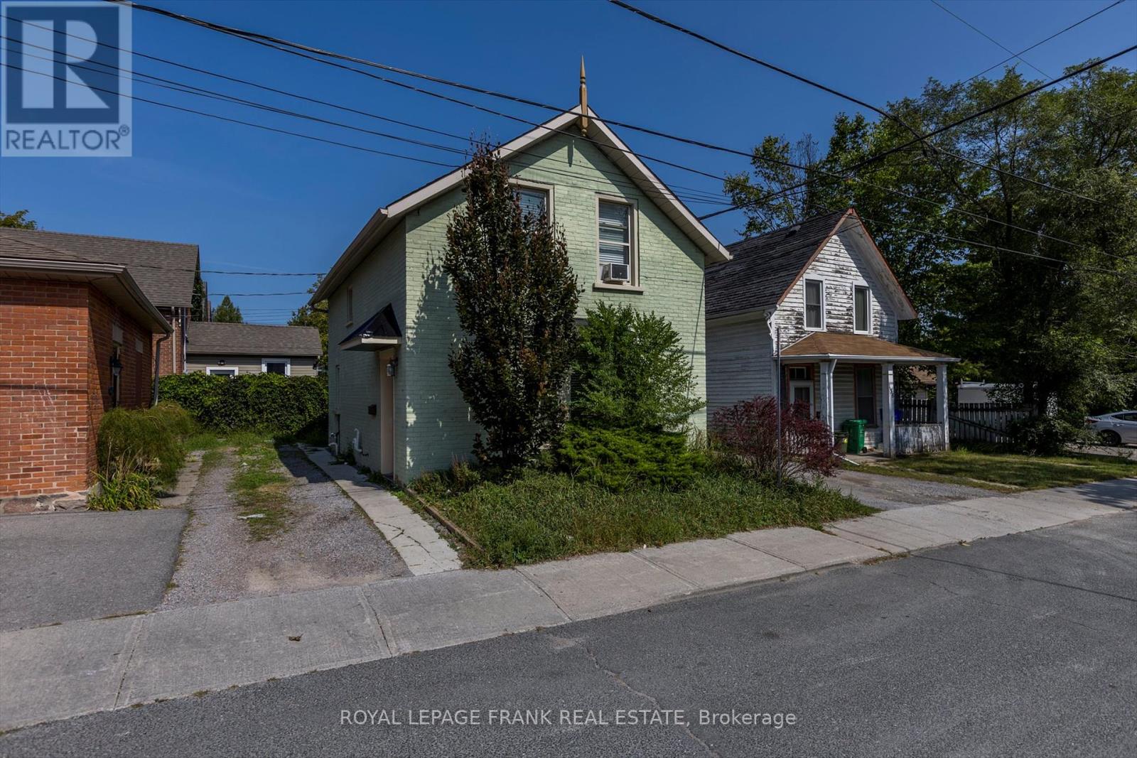 140 Antrim Street, Peterborough Central (North), Ontario  K9H 3G3 - Photo 2 - X12028635