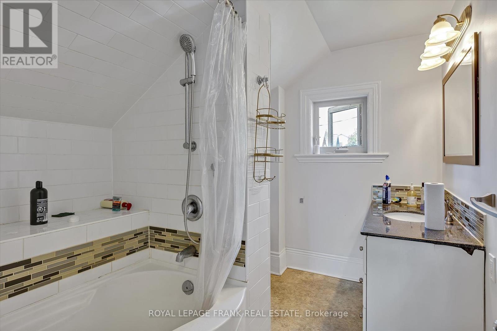 140 Antrim Street, Peterborough Central (North), Ontario  K9H 3G3 - Photo 28 - X12028635