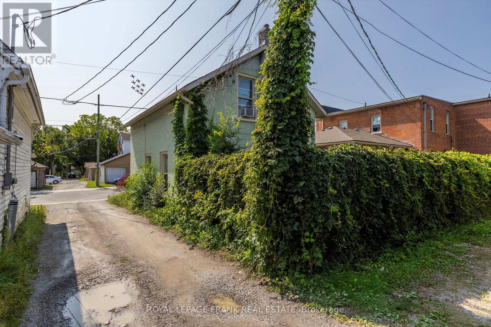 140 Antrim Street, Peterborough Central (North), Ontario  K9H 3G3 - Photo 38 - X12028635