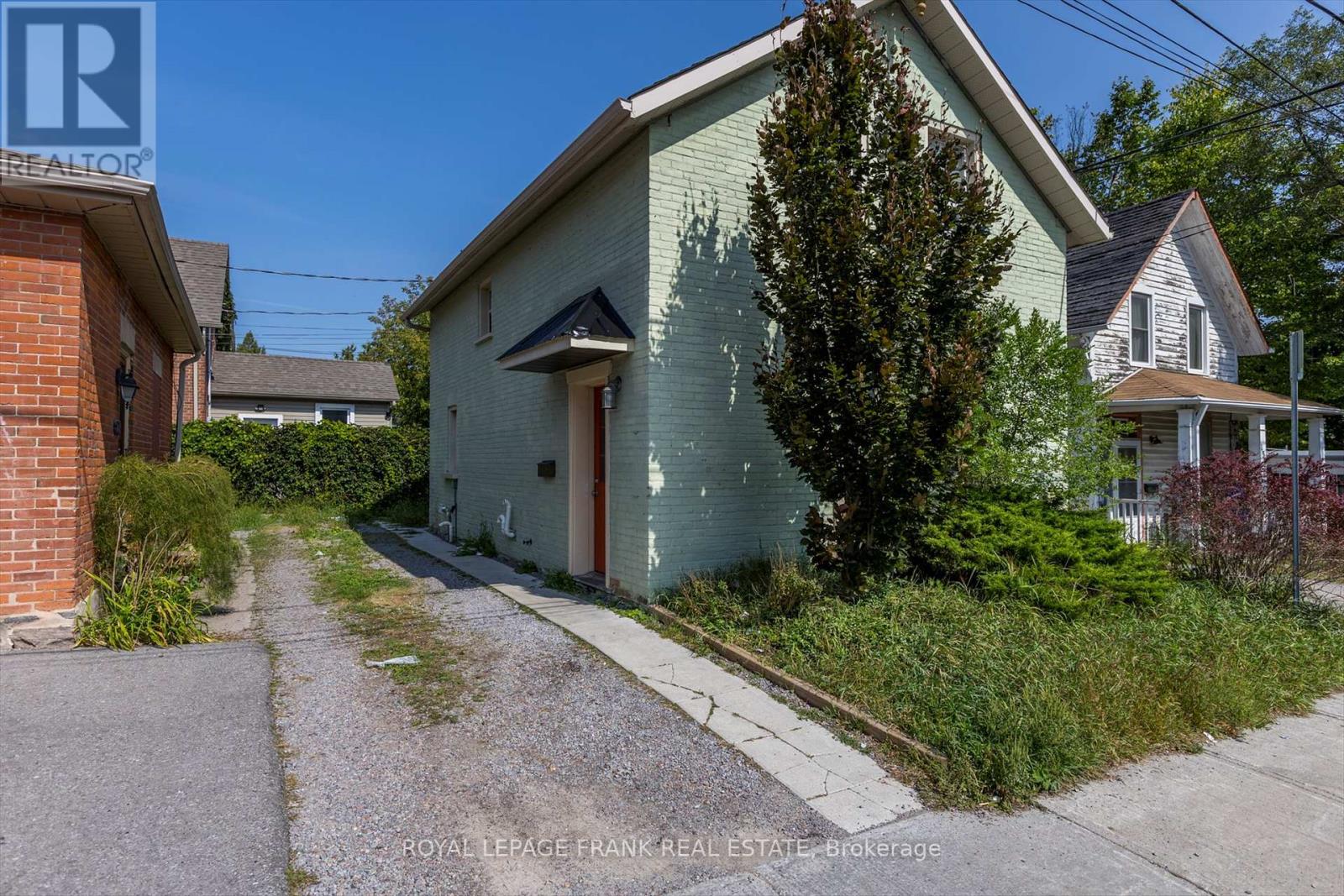 140 Antrim Street, Peterborough Central (North), Ontario  K9H 3G3 - Photo 5 - X12028635