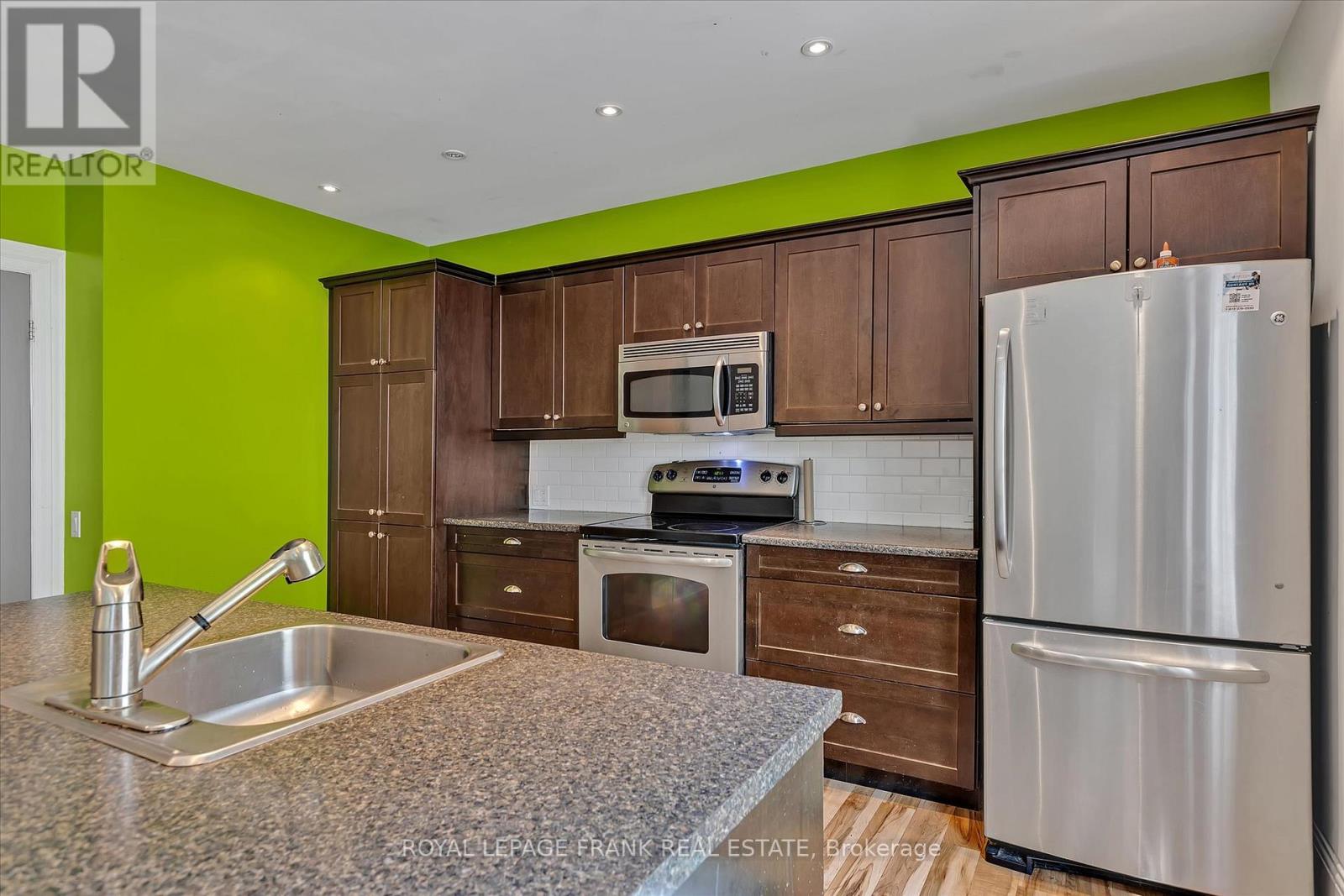 140 Antrim Street, Peterborough Central (North), Ontario  K9H 3G3 - Photo 9 - X12028635