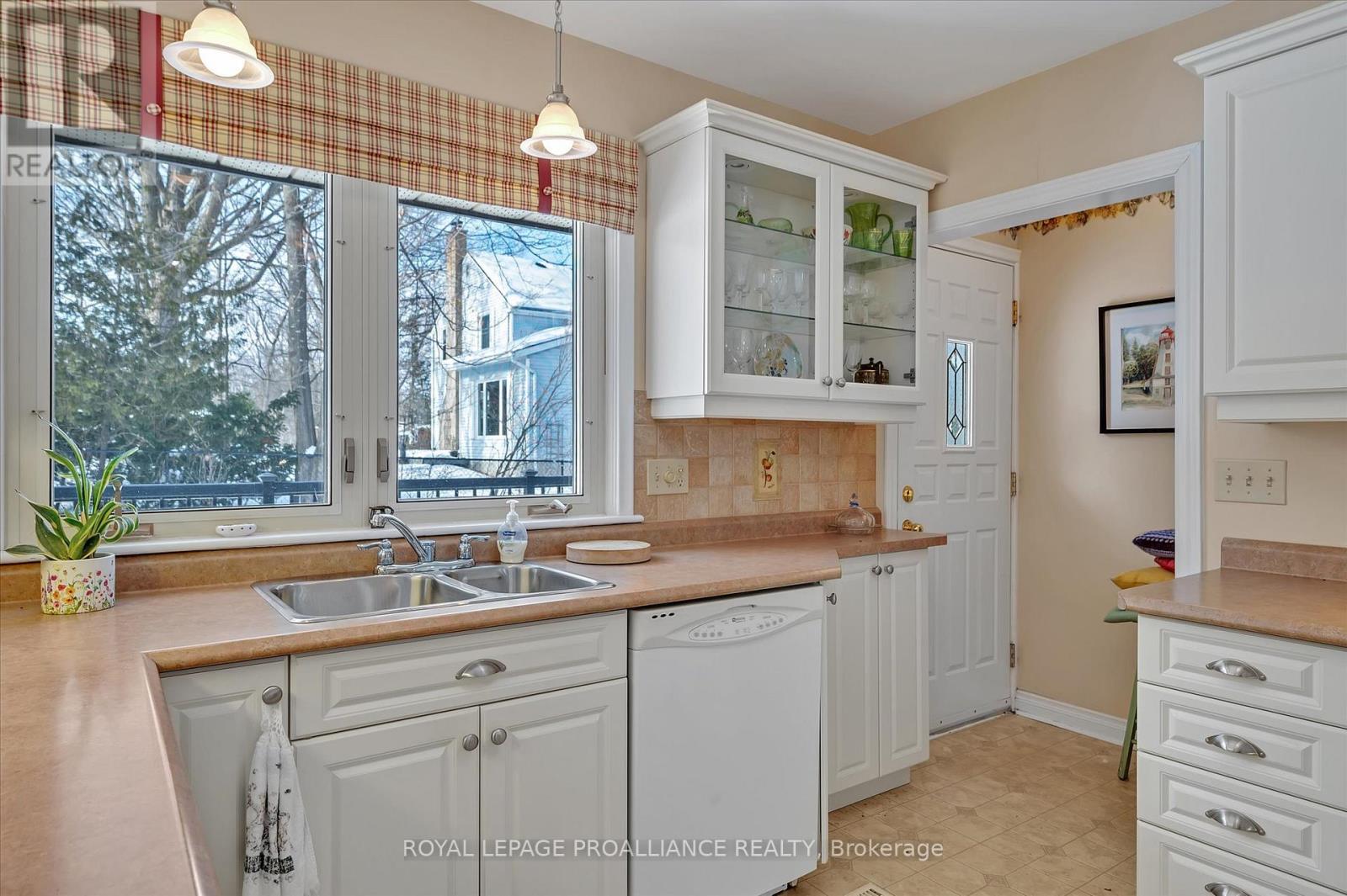114 O'carroll Avenue, Peterborough North (South), Ontario  K9H 4V3 - Photo 17 - X12028761
