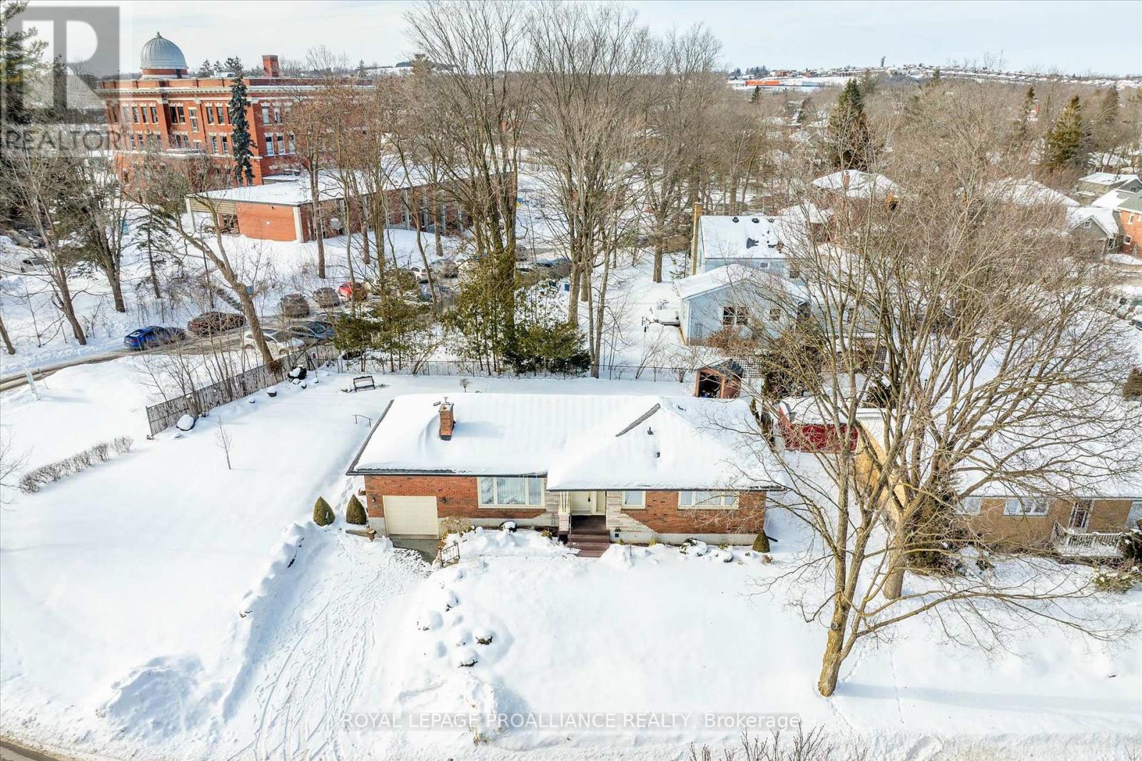 114 O'carroll Avenue, Peterborough North (South), Ontario  K9H 4V3 - Photo 3 - X12028761