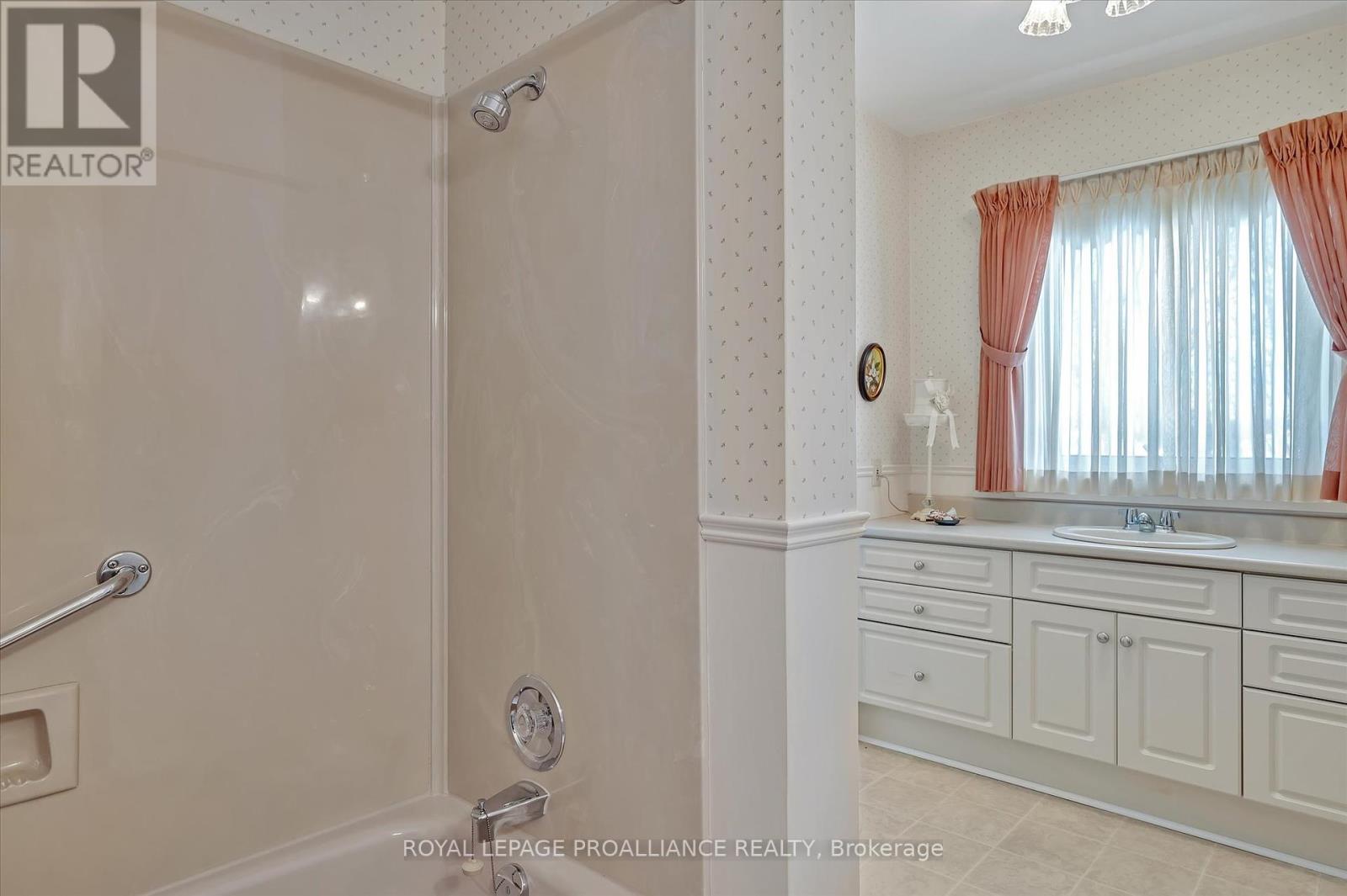 114 O'carroll Avenue, Peterborough North (South), Ontario  K9H 4V3 - Photo 37 - X12028761