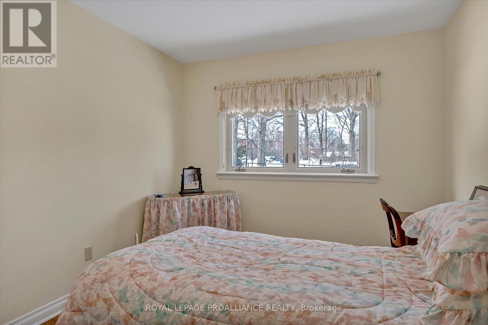 114 O'carroll Avenue, Peterborough North (South), Ontario  K9H 4V3 - Photo 39 - X12028761