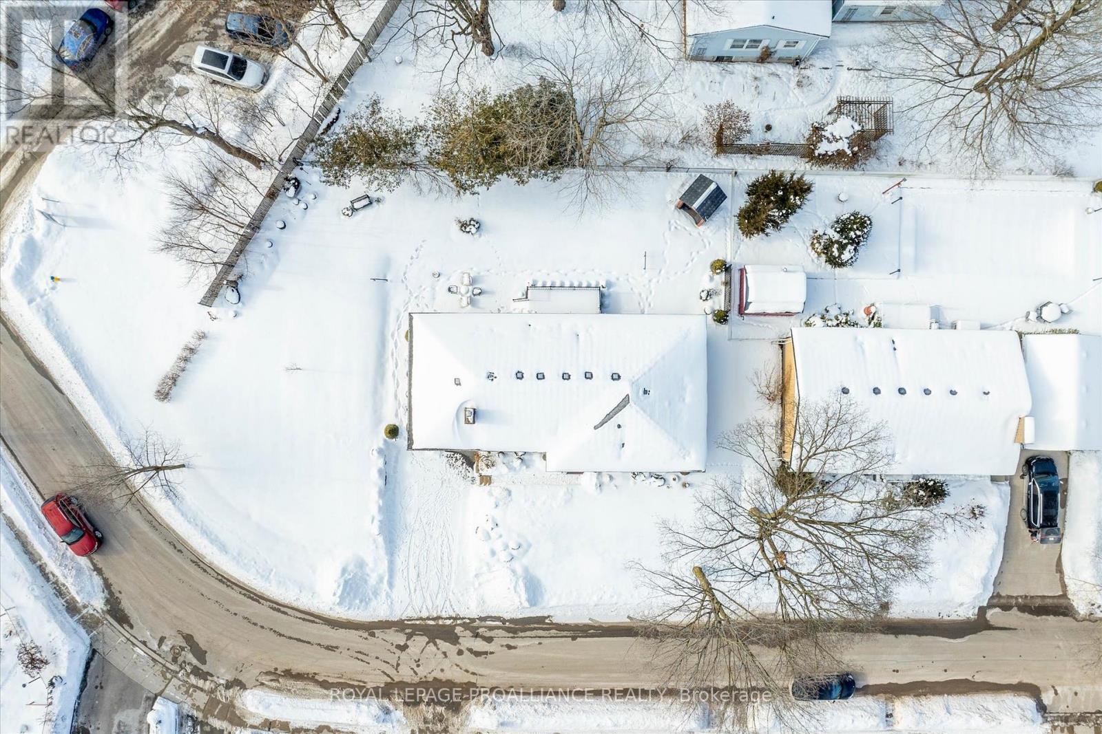 114 O'carroll Avenue, Peterborough North (South), Ontario  K9H 4V3 - Photo 5 - X12028761