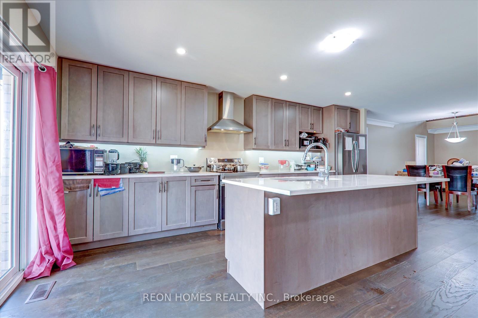 42 York Drive, Peterborough North (North), Ontario  K9H 5B9 - Photo 10 - X12029264