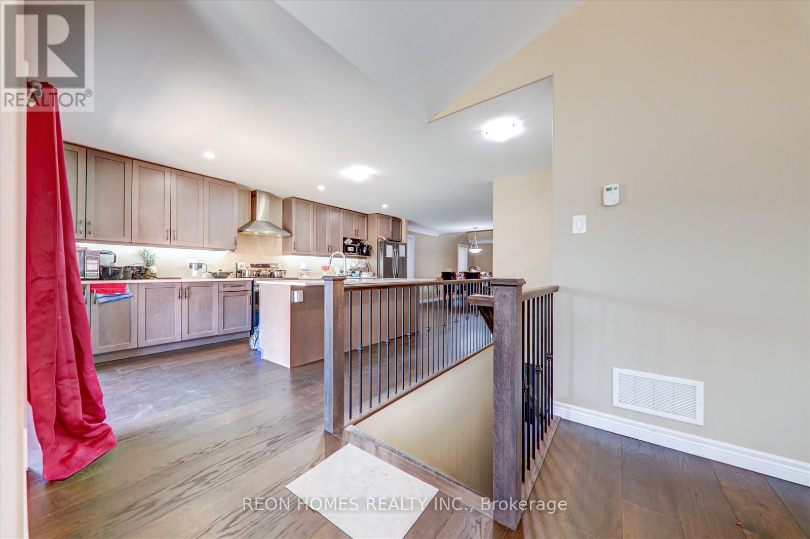 42 York Drive, Peterborough North (North), Ontario  K9H 5B9 - Photo 17 - X12029264