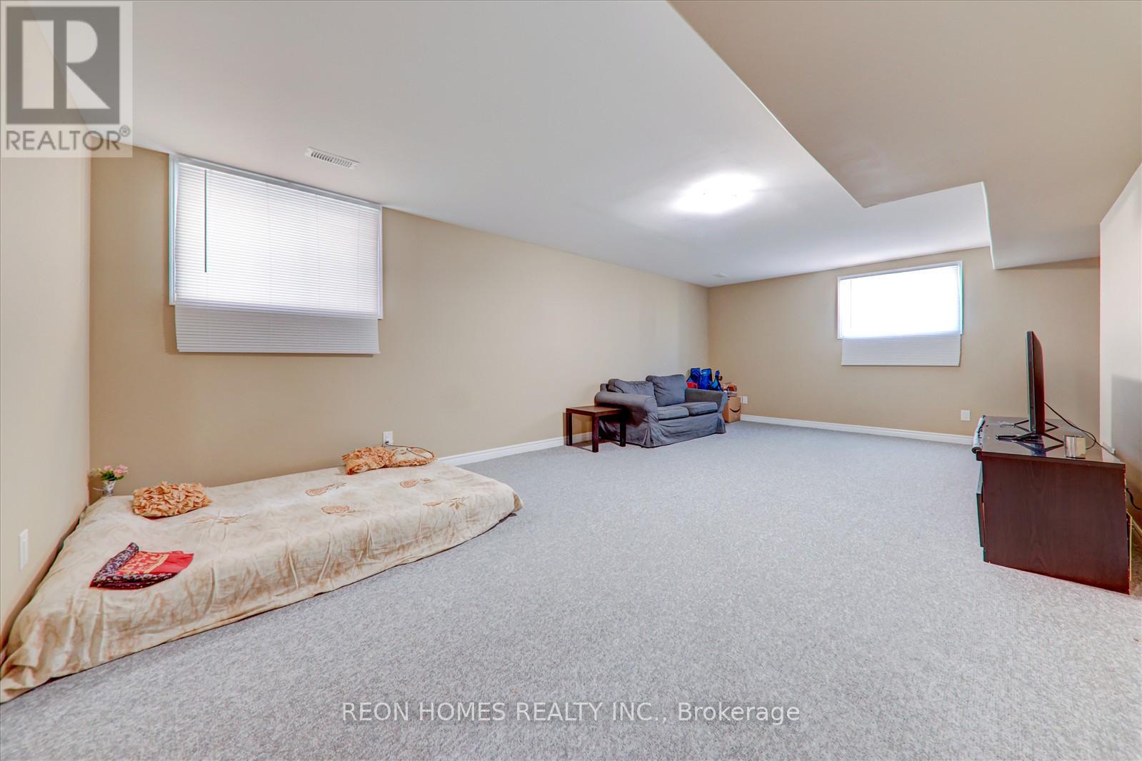 42 York Drive, Peterborough North (North), Ontario  K9H 5B9 - Photo 30 - X12029264