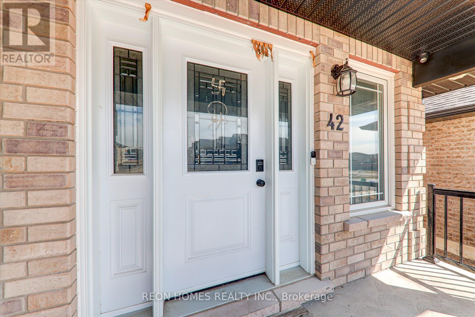 42 York Drive, Peterborough North (North), Ontario  K9H 5B9 - Photo 4 - X12029264