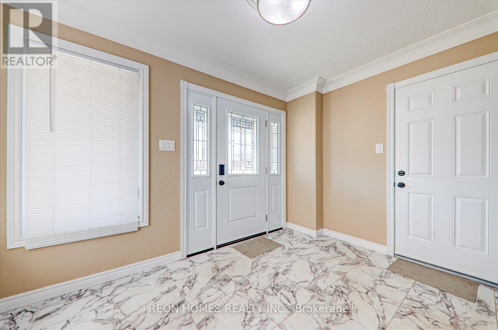 42 York Drive, Peterborough North (North), Ontario  K9H 5B9 - Photo 6 - X12029264