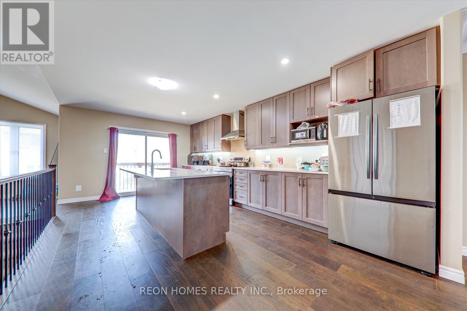 42 York Drive, Peterborough North (North), Ontario  K9H 5B9 - Photo 9 - X12029264