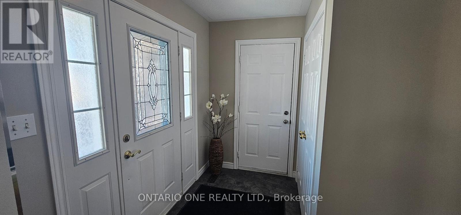 16 Wood Court, Kawartha Lakes (Lindsay), Ontario  K9V 6J4 - Photo 6 - X12030619