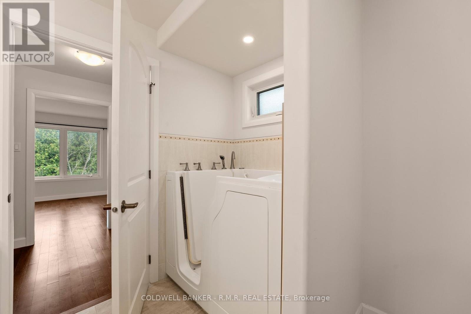 60 Alcorn Drive, Kawartha Lakes (Lindsay), Ontario  K9V 0M7 - Photo 17 - X12035100