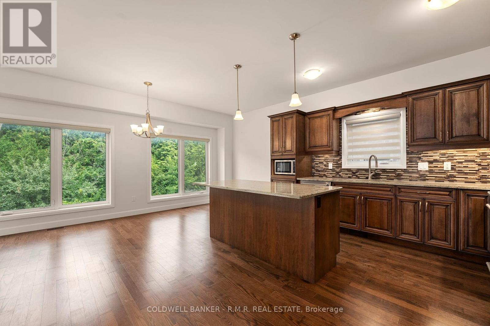 60 Alcorn Drive, Kawartha Lakes (Lindsay), Ontario  K9V 0M7 - Photo 3 - X12035100