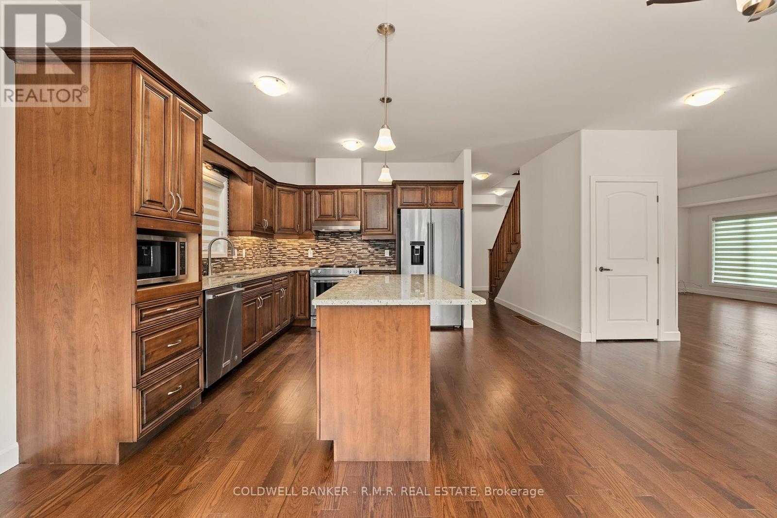 60 Alcorn Drive, Kawartha Lakes (Lindsay), Ontario  K9V 0M7 - Photo 6 - X12035100
