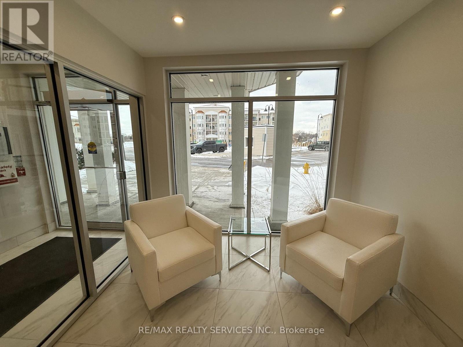 229 - 50 Lakebreeze Drive, Clarington (Newcastle), Ontario  L1B 1N4 - Photo 4 - E12035893
