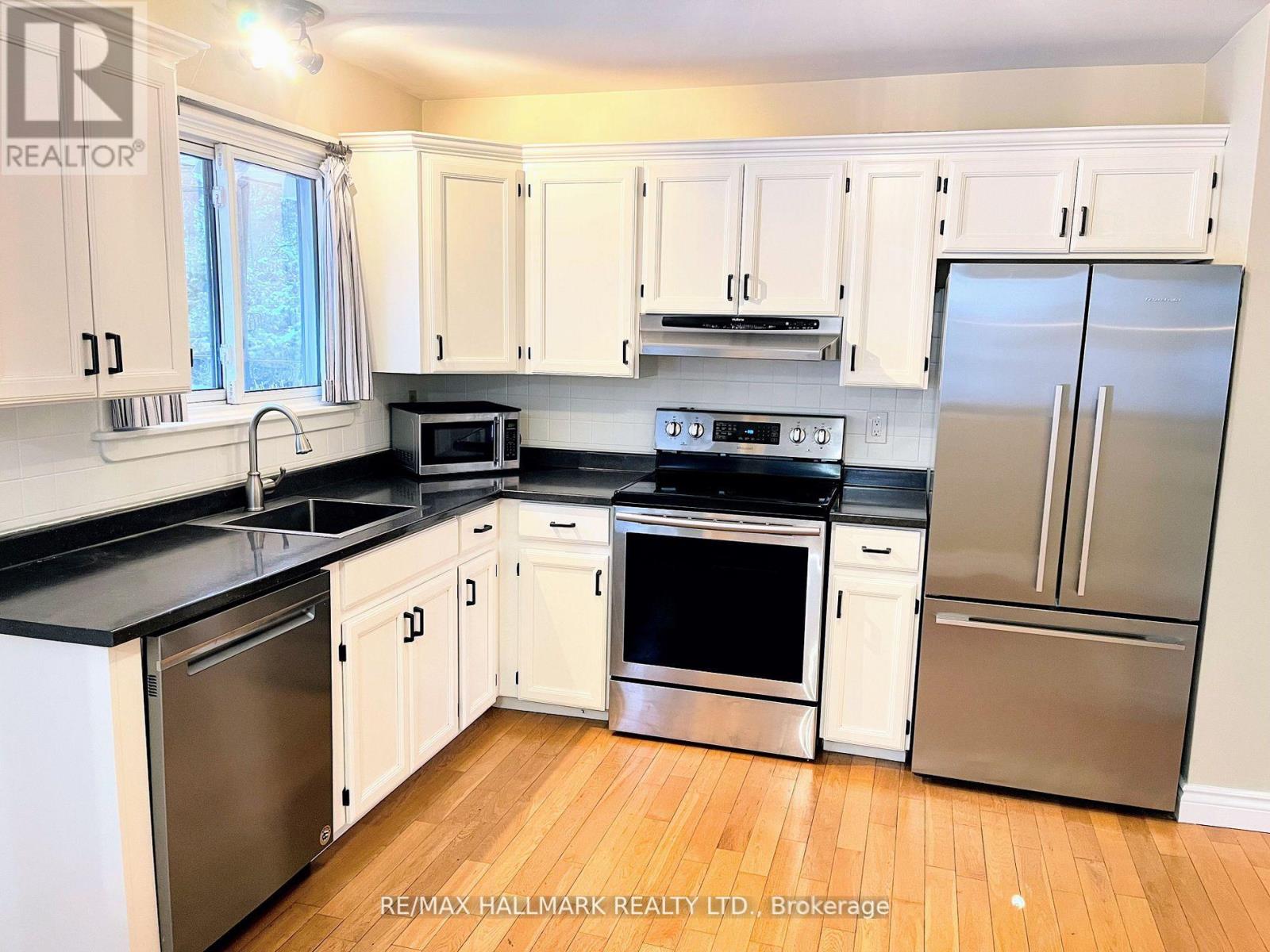 587 Spillsbury Drive, Peterborough West (South), Ontario  K9K 1K5 - Photo 3 - X12037815