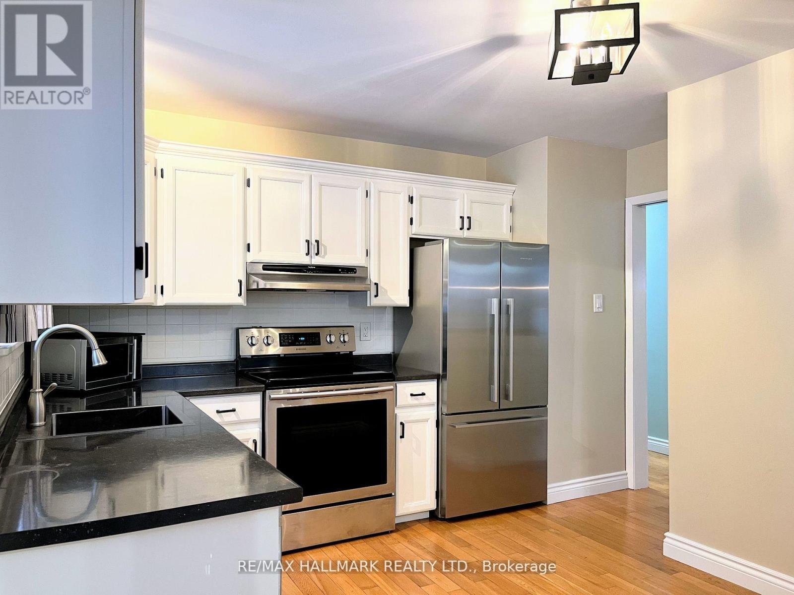 587 Spillsbury Drive, Peterborough West (South), Ontario  K9K 1K5 - Photo 4 - X12037815