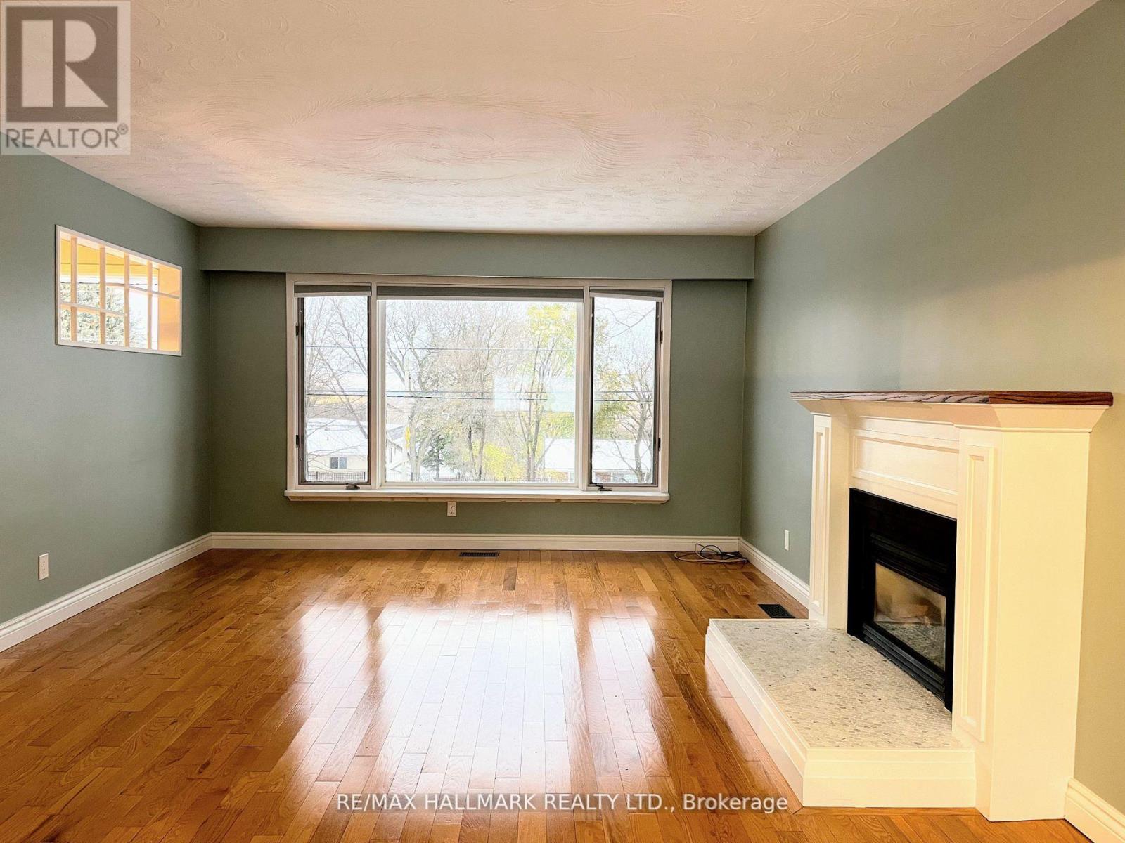 587 Spillsbury Drive, Peterborough West (South), Ontario  K9K 1K5 - Photo 5 - X12037815