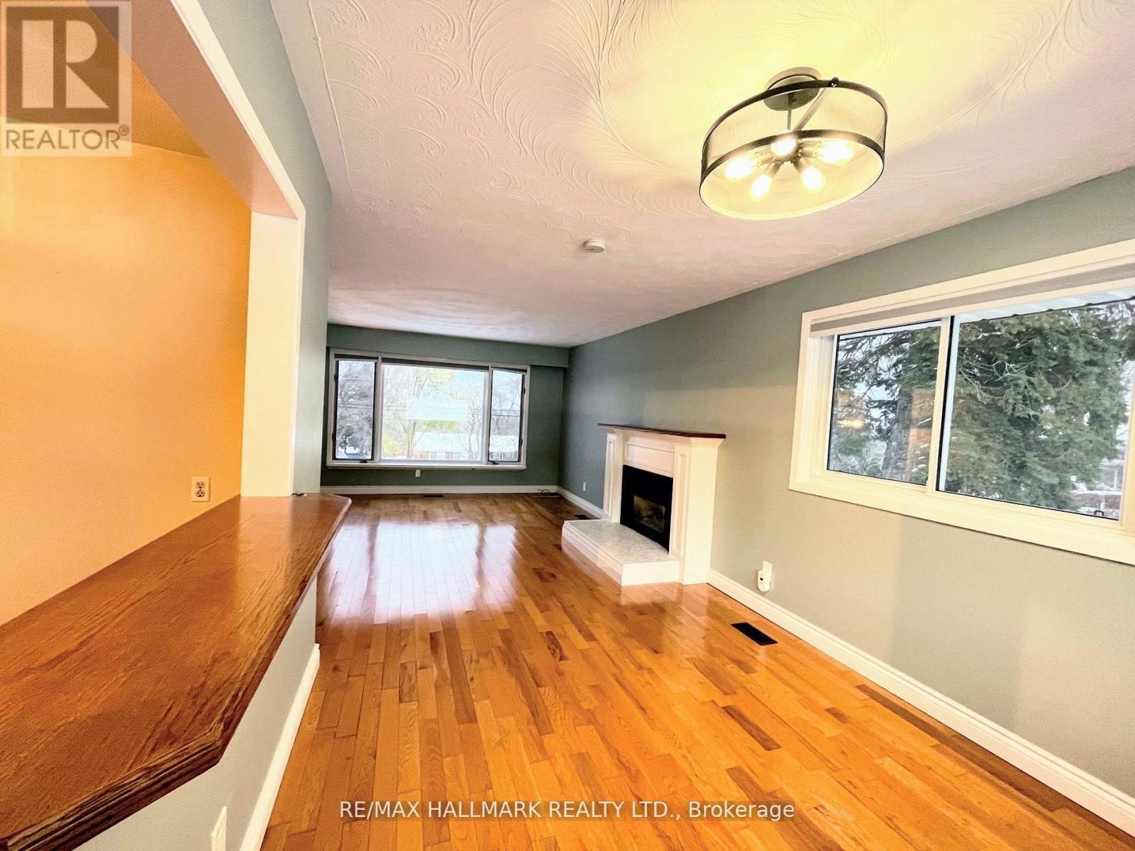 587 Spillsbury Drive, Peterborough West (South), Ontario  K9K 1K5 - Photo 7 - X12037815