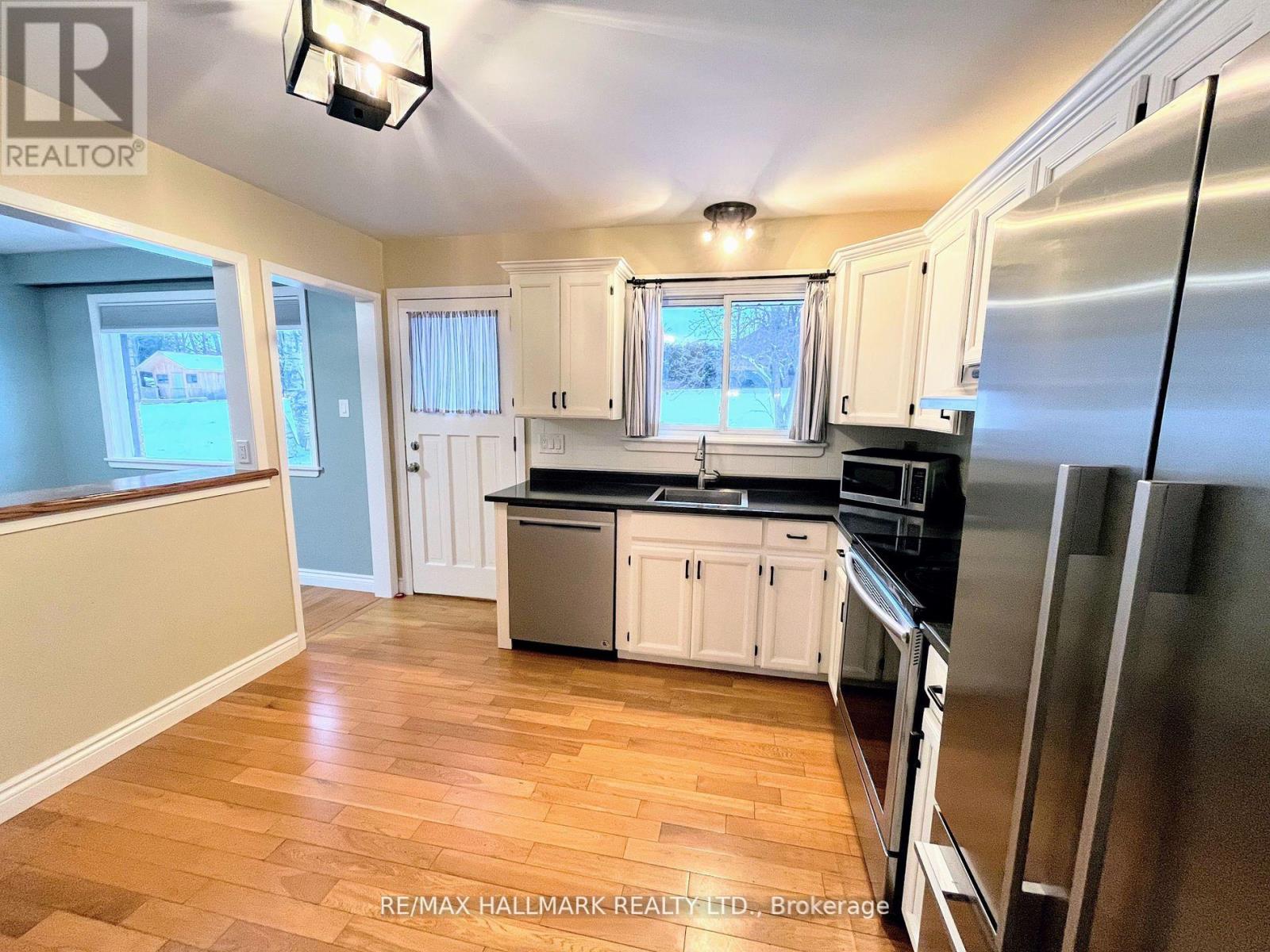 587 Spillsbury Drive, Peterborough West (South), Ontario  K9K 1K5 - Photo 8 - X12037815
