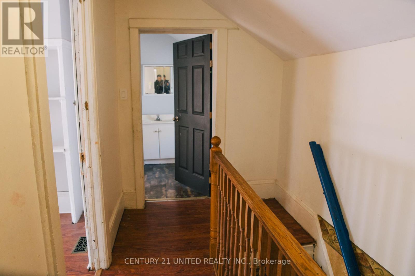 299 Sherbrooke Street, Peterborough Central (North), Ontario  K9J 2N7 - Photo 11 - X12038780